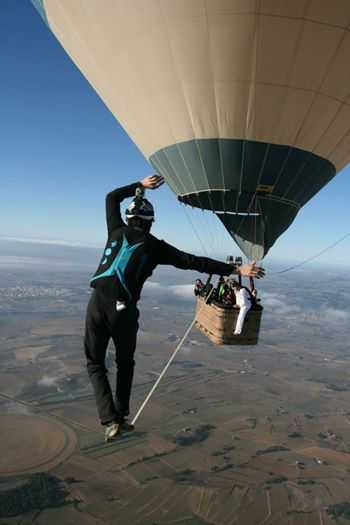 skydivers-tightrope