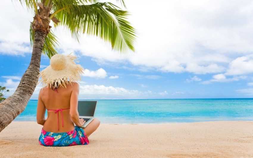 beach-with laptop ESET